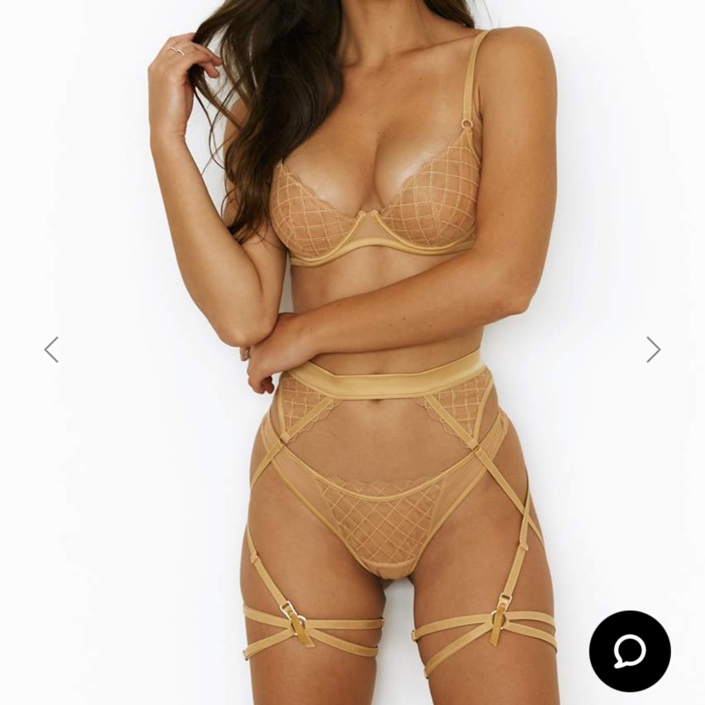 Lounge Intimates Belle Gold Medium Garter